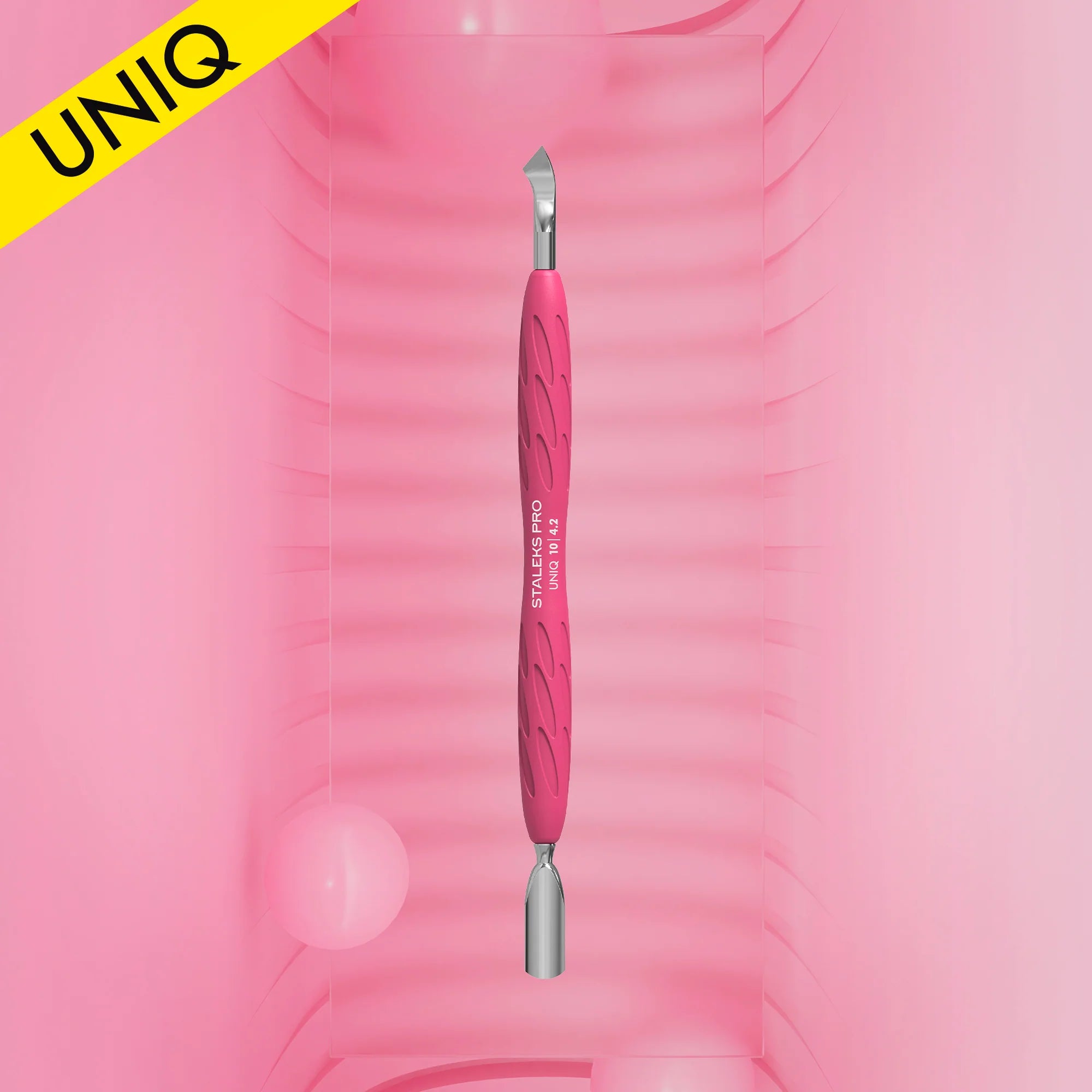 STALEKS PRO EMPUJADOR DE MANICURA UNIQ 10 "GUMMY" MANGO DE SILICONA 10/4,2