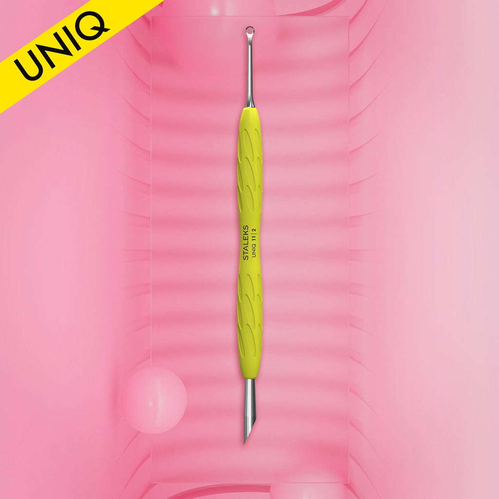 STALEKS PRO EMPUJADOR DE MANICURA UNIQ 11 "GUMMY" MANGO DE SILICONA 11/2 PALITO DE NARANJO Y ANILLO